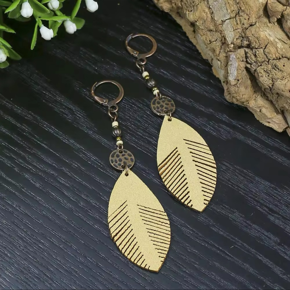 💎New Vintage Design Boho Suede Leaf 🍂 Beaded Earrings